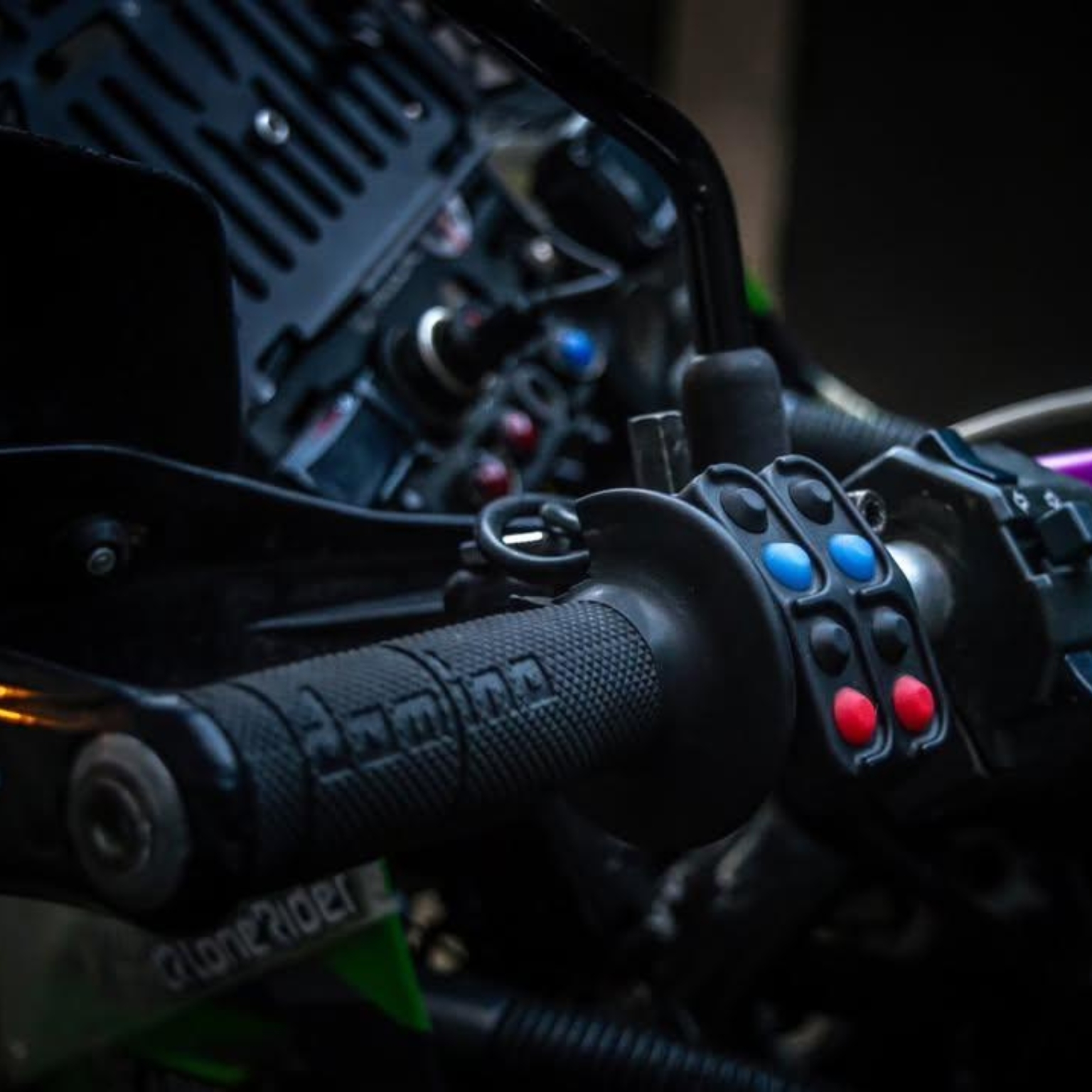 Carpe Iter Terrain Command III handlebar controller studio product display