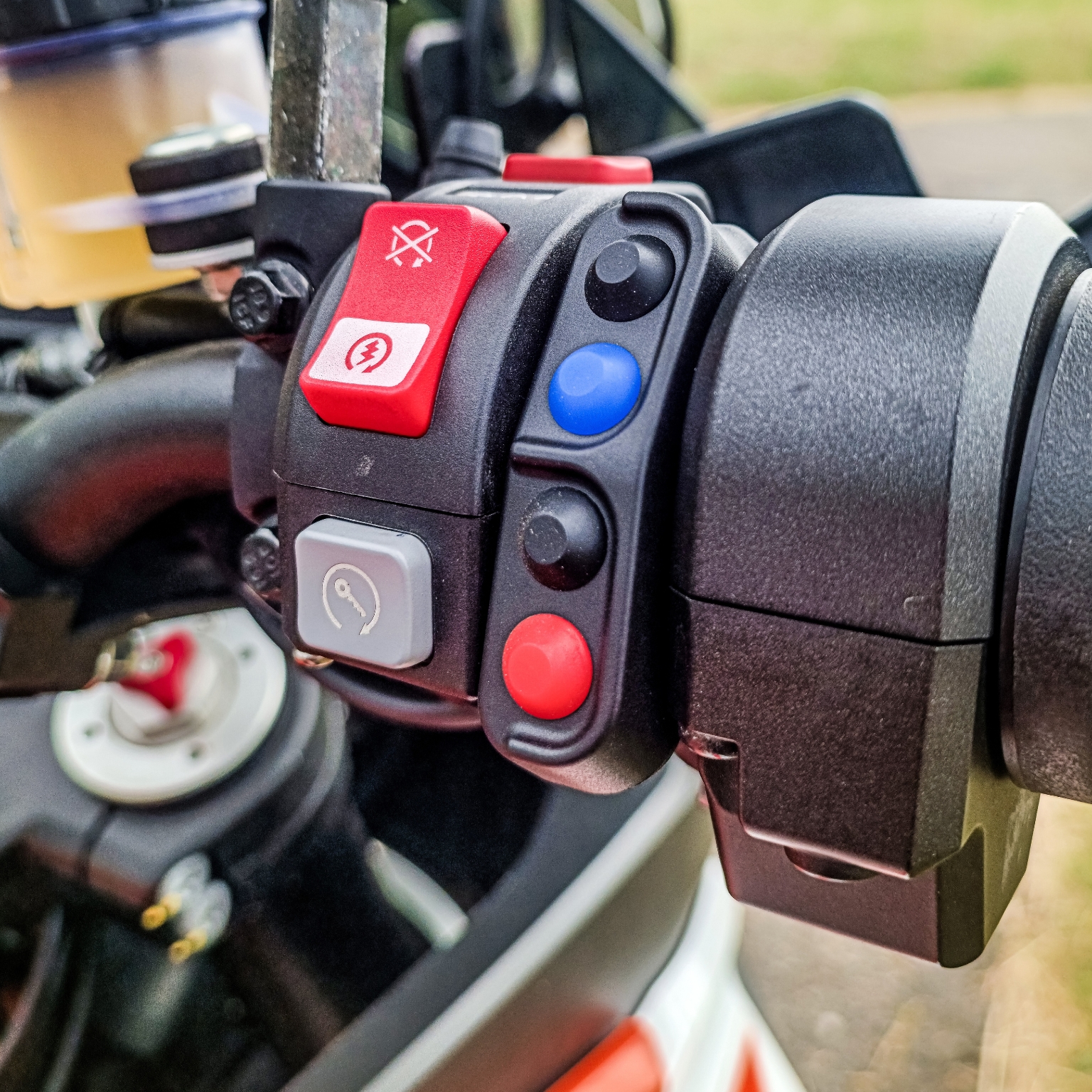 Carpe Iter Terrain Command III ergonomic handlebar controller view